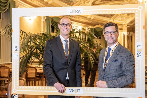 The Swiss Federal House in the hands of public transport